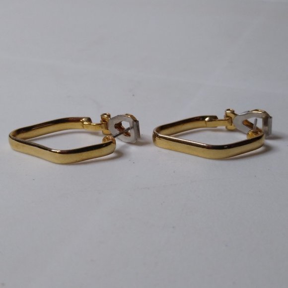 Vintage Gold Tone French Clip Earrings - Picture 9 of 11